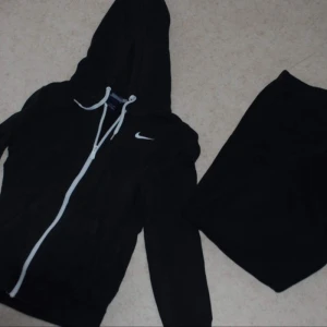  - Nike tröja å byxa Tröja S Byxa 158-170cm