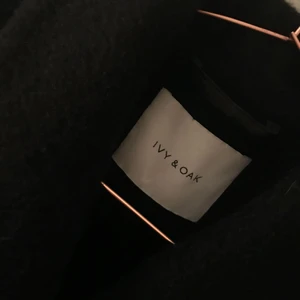  - Aldrig använd Ivy & Oak varm ullkappa. 