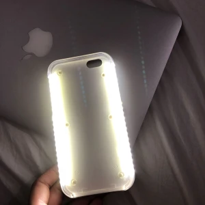  - Nytt LuMee skal. Har numera iphone 8 plus så kan inte använda denna då den passar iphone 6/6s 😞 färgen är rosa. fri frakt