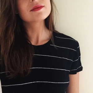  - T-shirt från Brandy Melville. Det mjukaste och skönaste tyget ever! 🌭 Kan köpas tillsammans med den andra randiga t-shirten från Brandy Melville i min profil för 70 kr för båda. 