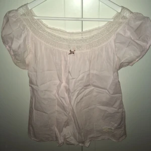  - Kortärmad ljusrosa blus från odd molly köpt på mathilde i Stockholm