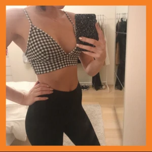  - Säljer denna fina crop top då jag fick hem två så den är aldrig använd😊 frakten ingår i priset!