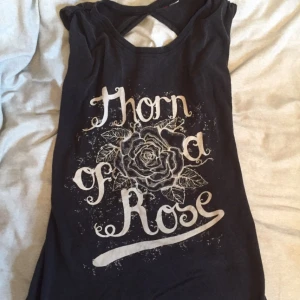  - Kan användas som både linne och klänning! Snygg rygg detalj!  50 kr pp 🌸