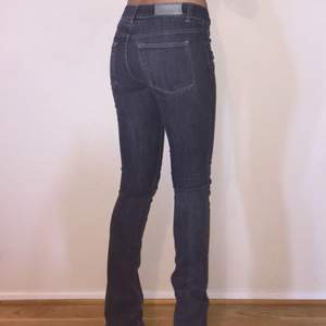 Acne grå jeans, 27/32, men passar mig som har storlek XS. Fint skick.