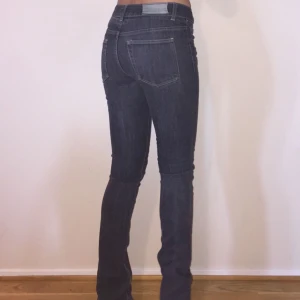  - Acne grå jeans, 27/32, men passar mig som har storlek XS. Fint skick.