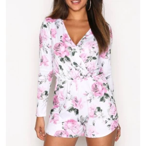  - Jumpsuit från Nelly, väldigt fin men tyvärr för liten för mig.