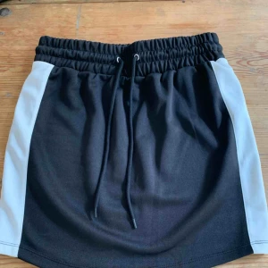  - Trendig 90’s kjol