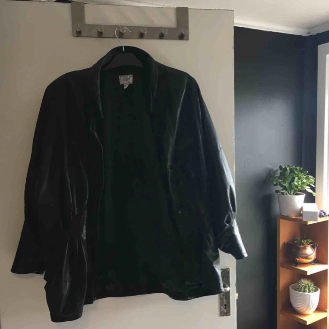 Längre skinnjacka  - 90