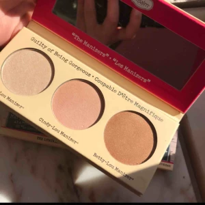  - Säljer denna palett från the balm ”the manizer sisters” där man får med ett bronser, en highlighter och ett rouge. De är heeelt oanvända och orginalpris är 369kr men jag säljer för 150kr. Kan sänka vid snabb affär :) frakt ingår!