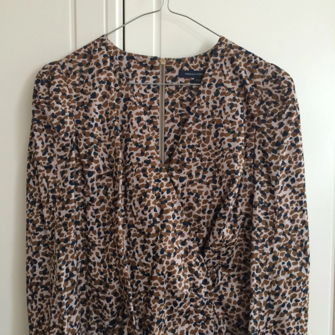 Omlåttklänning från french connection. Sitter tight. Lång ärm. 