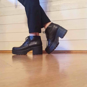  - Skor från Vagabond. Kostade ca 800kr i nyskick. Sparsamt använda men har några synliga märken.  Väääldigt bekväma ⭐️🤩