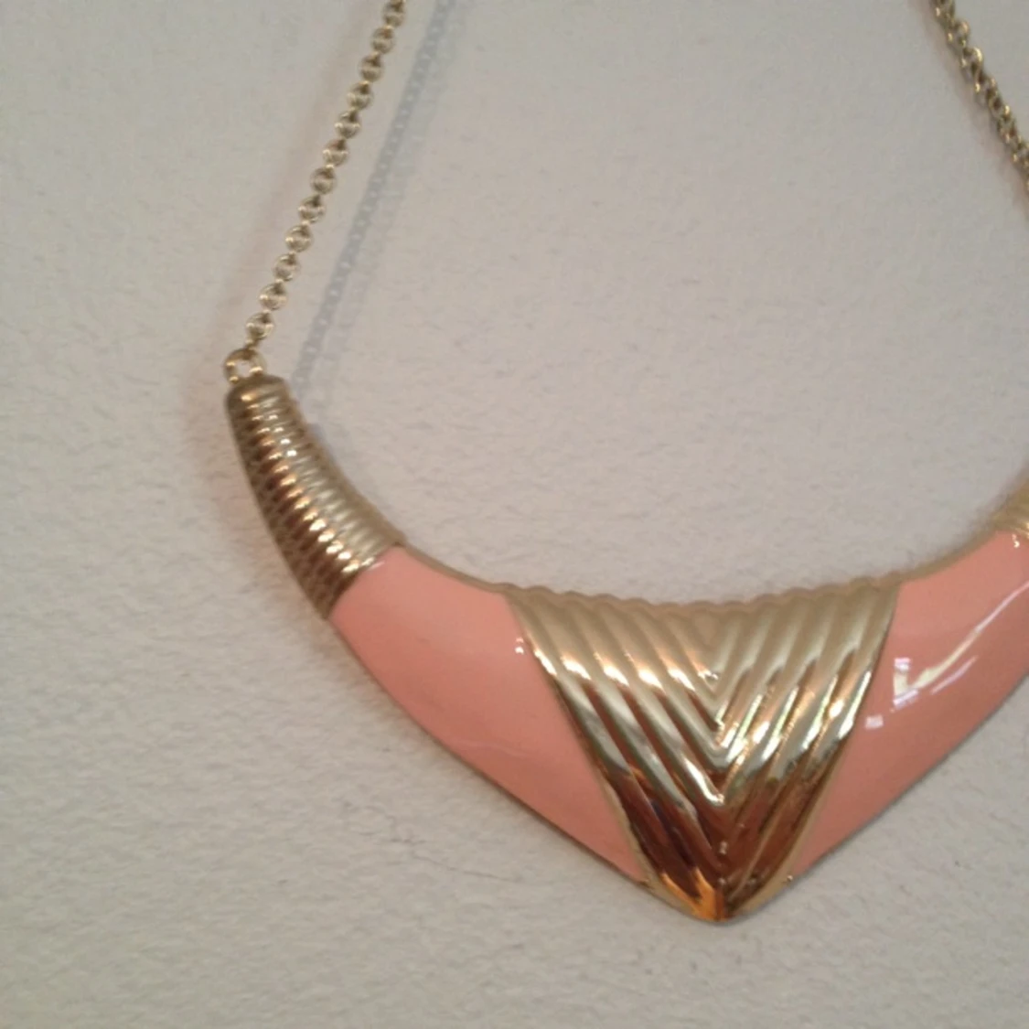 Halsband i laxrosa/guld - 1405256990