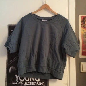 Tröja från monki. Stl L men passar fint på en M. - Tröja från monki. Stl L men passar fint på en M.