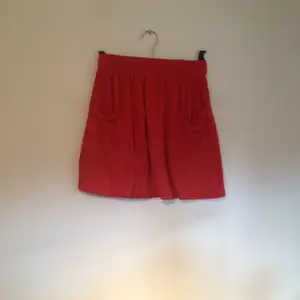 Korallröd kjol från american apperal