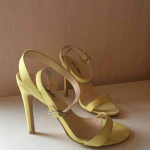  - Högklackade skor från NLY shoes i strl 36. Använda fåtal gånger.😊 köparen står för eventuell frakt☺️✨