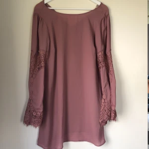 Klänning  - En fin sommarklänning från forever21 storlek 38 funkar som 36  - frakt tillkommer 