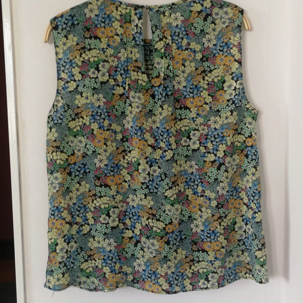 Zara floral blouse, medium size. Blusar.