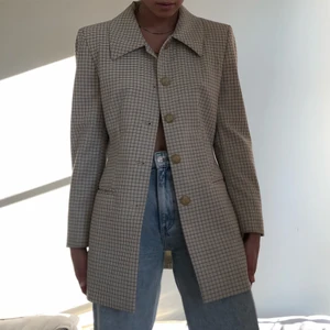 Vintage Blazer - Oversized vintage blazer som sitter så snyggt på. Buda!!☁️☁️