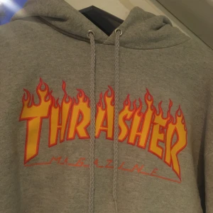 Thrasher croppad hoodie - såld
