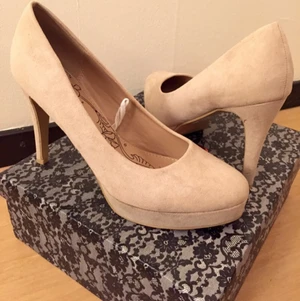  - Nypris 299 från Skopunkten. Aldrig använda då det är fel storlek.