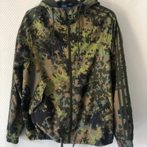 Adidas windbreaker - Frakt ingår 🎈 Vindjacka från Adidas i fint skick. 