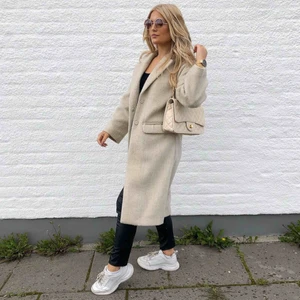  - Jättefin kappa från HM, är i fint skick, inget slitage. ☺️ Köpare står för frakten!