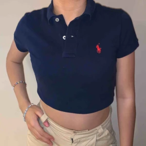  - ralph lauren piké🧸 OBS den är ej avklippt, bara vikt upp den på bilden