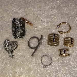 Ringar - Välj dem du tycker om. Köpare står för frakt.