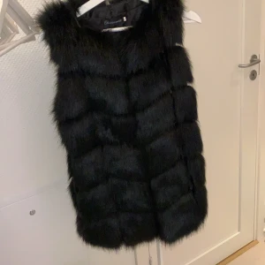 Pälsväst fake, aldrig använd - Köpare står för frakt