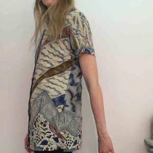 Afrikanskt inspirerad skjorta  - Secondhandköpt skjorta med snyggt tyg