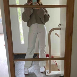  - Intressekoll på dessa helt nya jeans då de är på gränsen till för små för mig. Prislapp kvar! Orginalpris: 600kr