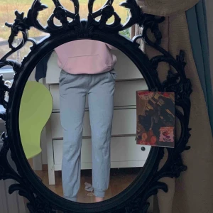  - Vanliga gråa mjukisbyxor från okänt märke!! 💜hämtas i varberg eller så står du för frakten!