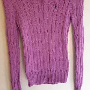Ralph Lauren stickad tröja - Lila/rosa stickad tröja. Jättebra skick! 