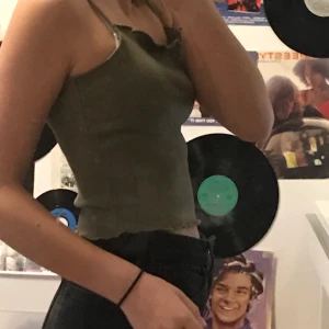 Grönt linne💟💟 - En gulligt grönt linne från bik bok, ny:pris typ 120kr💟💟 kom privat för mer bilder.