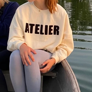College tröja - College sweatshirt slutsåld från HM - Buda från 150kr