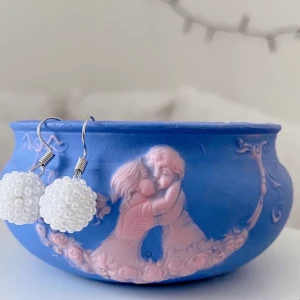 Handgjorda örhängen  - Miyuki är seed beads av högsta kvalitet som  är kända för sin rika färgskala, jämna form och storlek.   Följ min Instagram smycken_with_love för fri frakt 