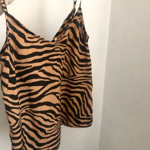 Urringad linne storlek s  - Urringad linne i storlek s, helt ny 