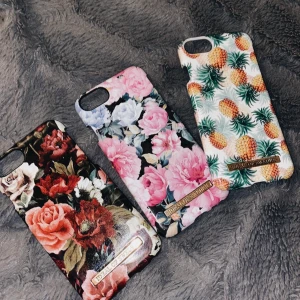 iPhone skal - Tre fina IPhone skal från Ideal of Sweden. Passar IPhone 7/8. 70kr/st eller alla för 150kr 💜💜