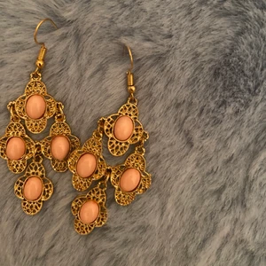 Örhängen  - Jättefina örhänge.