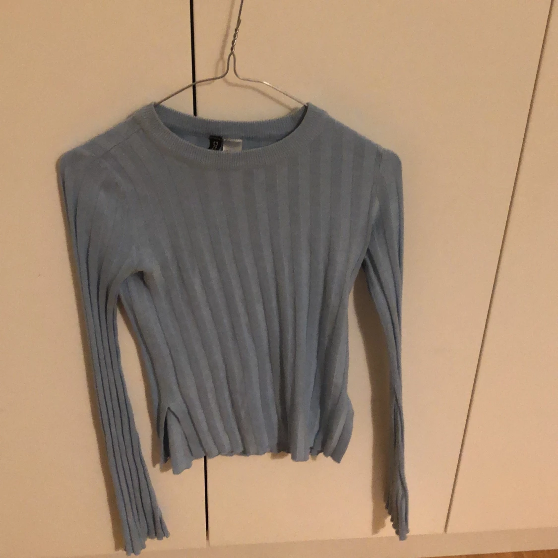 Tröja med slits på sidan