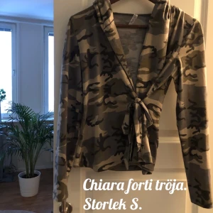 Chiara forti tröja med luva.✨ - -
