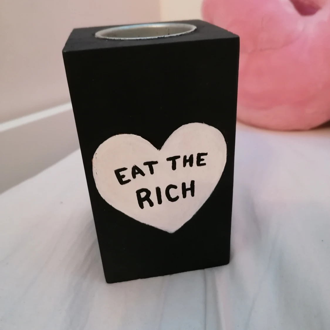 Ljushållare "eat the rich"