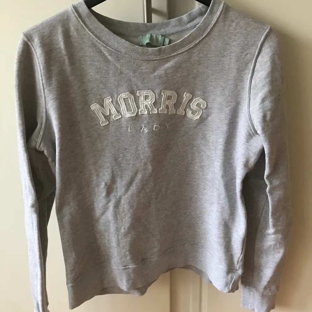 Morris tröja i grått använd fåtal gånger . Tröjor & Koftor.
