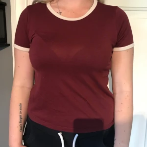T-shirt - Superfin t-shirt som är använd ett fåtal gånger🌸 storlek M men passar S också