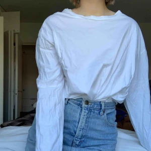  - Tröja från Weekday. Kan mötas upp i Växjö/Malmö annars tillkommer frakt🌸