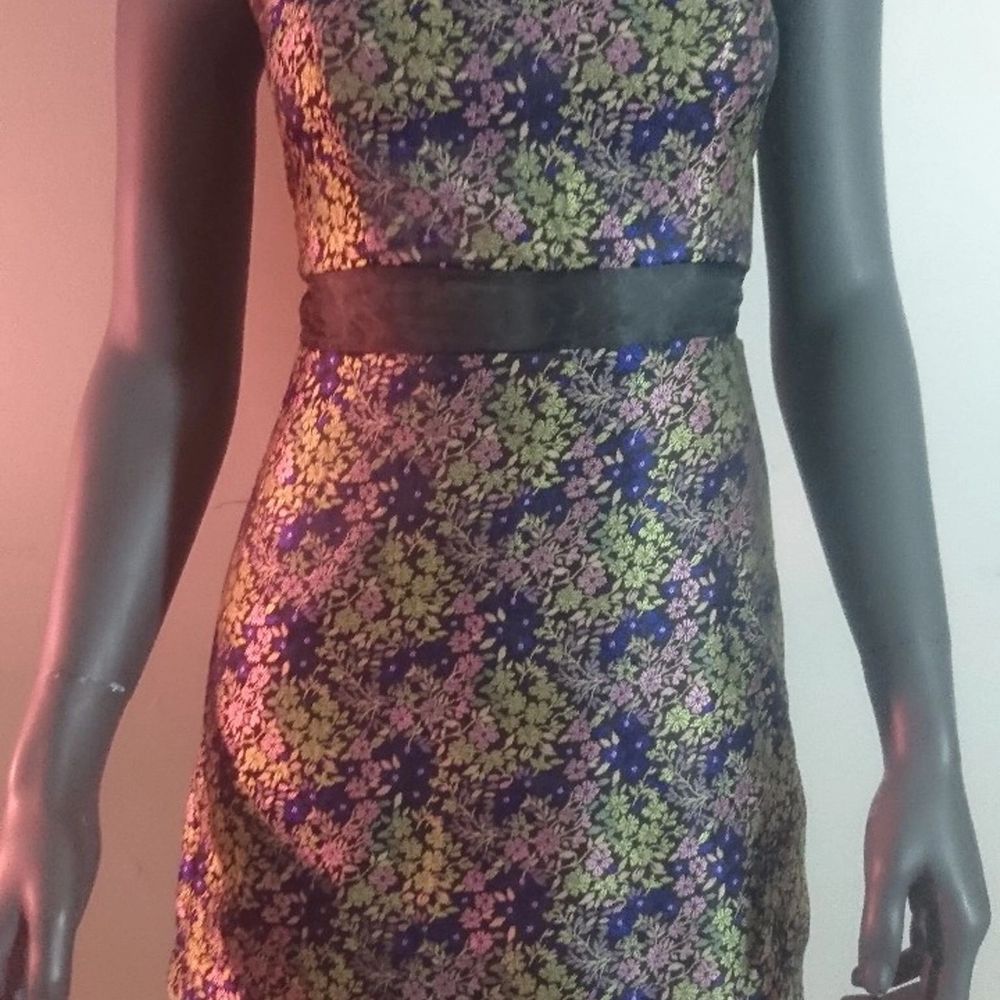 FrĂ„n Miss Selfridge, aldrig anvĂ€nd med prislapp kvar. đ€ Nypris: 750:-. KlĂ€nningar.