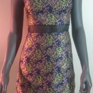 Klänning! 🔥 - Från Miss Selfridge, aldrig använd med prislapp kvar. 🤗              Nypris: 750:-