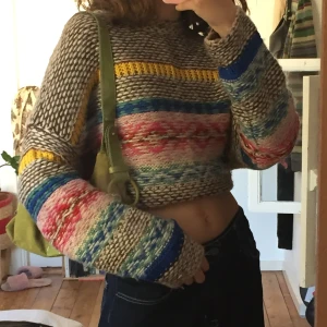 PULL&BEAR tröja  - En super mjuk och mysig tröja från PULL&BEAR. I bra skick inte några hål eller så! Högsta budet 85kr!!