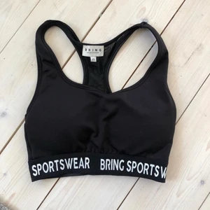 Sport-bh från Bring Sportswear - Sportbh i strl xs. Liten i storleken. Bild 2 är lånad från @bringsportswear på Instagram.
