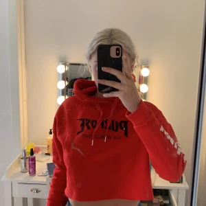 Hoodie magtröja - Hoodie magtröja med mjuk insida från hms kollektion med Justin(the world tour) storlek s